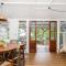 Gidgets House - renovated beach house with hot tub