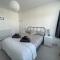 Double Bedroom with TV in Sudbury Hill Wembley - 10 mins from Wembley Stadium - Harrow on the Hill