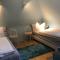 Blaues Zimmer mit grossem Balkon, Bad ist ein Traum, 50 Schritte zum Radweg am Main,ideal for short stay