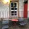 Blaues Zimmer mit grossem Balkon, Bad ist ein Traum, 50 Schritte zum Radweg am Main,ideal for short stay