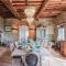 Villa Alice, panoramic stone farmhouse to sleep 10