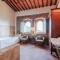 Villa Alice, panoramic stone farmhouse to sleep 10