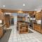 River Road Lodge by NW Comfy Cabins