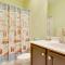 6 Mi to Rehoboth Beach Townhome with Pool Access! - شاطئ ريهوبوث