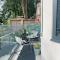 Unique and Artsy Holiday Shared Home - Purley