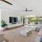 Orana Byron - luxurious 4 BR home with heated pool