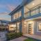 Orana Byron - luxurious 4 BR home with heated pool - 拜伦湾