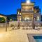 Chris and Stratos villa with private ecologic pool and kid's playground! - Murniész