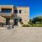 Chris and Stratos villa with private ecologic pool and kid's playground! - Mourniaí