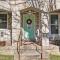 Stone Cottage 3 Bedroom Getaway - Stroll to DT Franklin - Historic Blakely House - Франклін