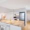 Conveniently located 2BR apt with rooftop pool at Milt