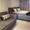 Loft luxo p/ 4 pessoas, a 50m do mar