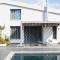 Sea breeze suites Mistral 4 per with private pool