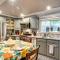 Peaceful Renton Retreat with Hot Tub Access!