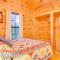 Hendersonville Creekside Cabin Near DuPont Forest