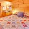 Hendersonville Creekside Cabin Near DuPont Forest