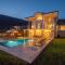 BEACHFRONT SARI VILLA WİTH PRIVATE SWIMMING POOL