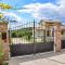 Detached villa with private pool 90km from Rome