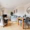 StarHost Residences - Smart 2 Bedroom Apartment in Newbury