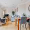 StarHost Residences - Smart 2 Bedroom Apartment in Newbury