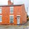NEW! Spacious 2-bed home in Chester by 53 Degrees Property, Ideal for Long Stays, Great location - Sleeps 6 - Chester