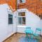 NEW! Spacious 2-bed home in Chester by 53 Degrees Property, Ideal for Long Stays, Great location - Sleeps 6 - Chester
