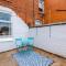 NEW! Spacious 2-bed home in Chester by 53 Degrees Property, Ideal for Long Stays, Great location - Sleeps 6 - Chester