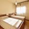 2 Bedroom Nice Home In Viareggio