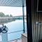 Waterview - Schwimmendes Ferienhaus "Black Pearl" auf dem Wasser mit Blick zur Havel, inkl Boot zur Nutzung - Fürstenberg-Havel