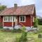 Nice cottage located close to a bay in Skappevik - Bergkvara