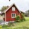 Nice cottage located close to a bay in Skappevik - Bergkvara