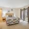 Cedarbrook Deluxe Two Bedroom Suite with outdoor heated pool 10708