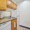 Cedarbrook Deluxe Two Bedroom Suite with outdoor heated pool 10708