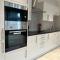 1 bedroom spacious apartment in Hounslow - 豪士罗