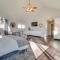 Charming Getaway, Walk to Windsor Lake and Downtown!