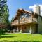 Meadow Green Chalet - Family Chalet, Golf Course, Hot Tub, BBQ, Garden - Whistler Platinum - Whistler