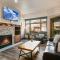 Sundial condo in the heart of Canyons Village, patio, outdoor pool, walk to hiking & biking C211
