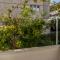 Apartments with parking space Omis - 2745