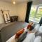 3 Bedroom New House with Wi-Fi Sleep 5 By Home Away From Home - 莱姆河下游的纽卡尔斯