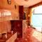 Casa Amarilla junto al mar