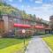 208 Cedarbrook One bedroom Queen Suite