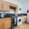 Spacious flat in central location with parking - Great Coates