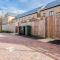 Spacious 4BR Townhouse Free Parking & WiFi