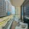 HiGuests - Emaar Beachfront Haven with Majestic Marina Views - Dubaj