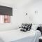 Home2Book Fantastic 160m2 Terrace Flat & BBQ