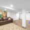 3 bedroom Poolside paradise near Marina
