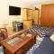 648, Landshark- Oceanside, close to beach, community amenities!