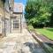 Spacious stone cottage w/ extensive private garden - Bolton