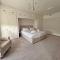 Four Bedroom Family Abode with Hot Tub, Garden and BBQ