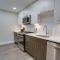 Elegant Apartment for Business Travelers at Crystal City